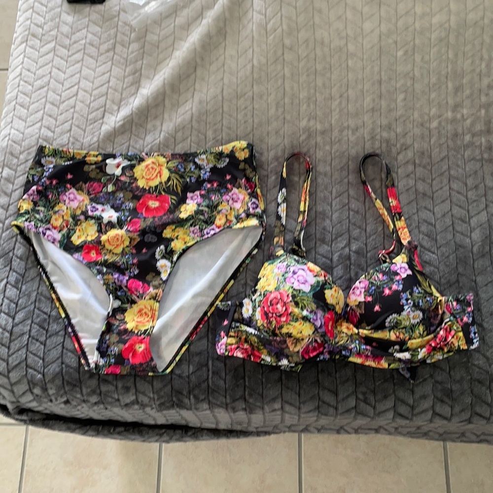 Women’s bathing suit, size M